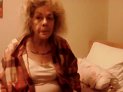 housewife shantie online show from April 19, 2:56 am