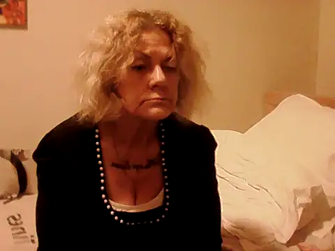 housewife shantie online show from March 19, 1:16 am