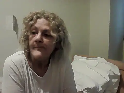 housewife shantie online show from March 5, 6:43 am