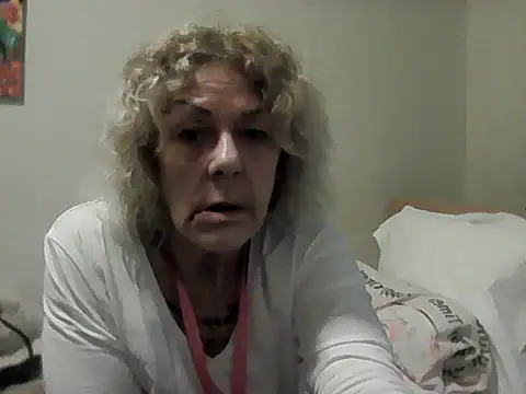 housewife shantie online show from March 8, 7:11 am