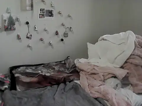 Snapshot of housewife_shantie chatting on December 5, 12:59 pm housewife shantie online show from December 5, 12:59 pm