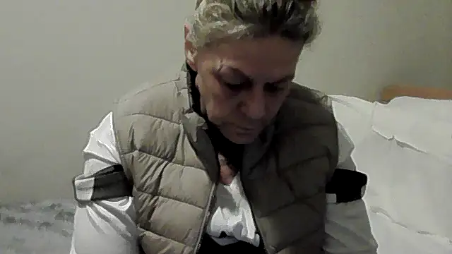 housewife shantie online show from October 31, 10:45 am