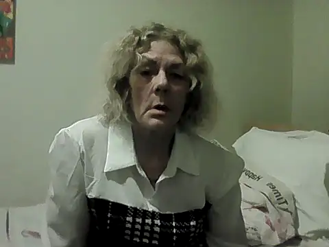 housewife shantie online show from March 12, 6:12 pm