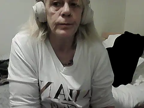 housewife shantie online show from November 14, 2:21 pm