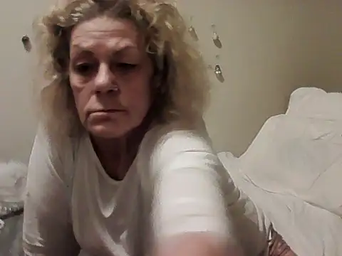 housewife shantie online show from November 28, 7:14 pm