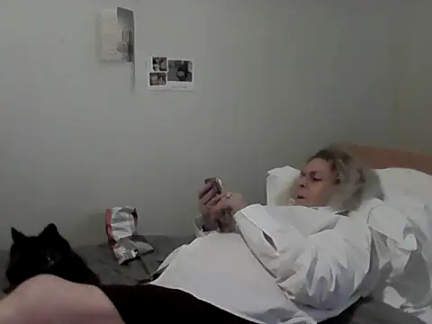 Snapshot of housewife_shantie chatting on February 1, 11:52 am housewife shantie online show from February 1, 11:52 am