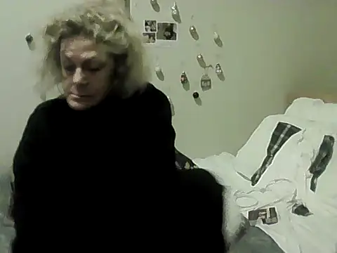 housewife shantie online show from November 26, 7:58 pm