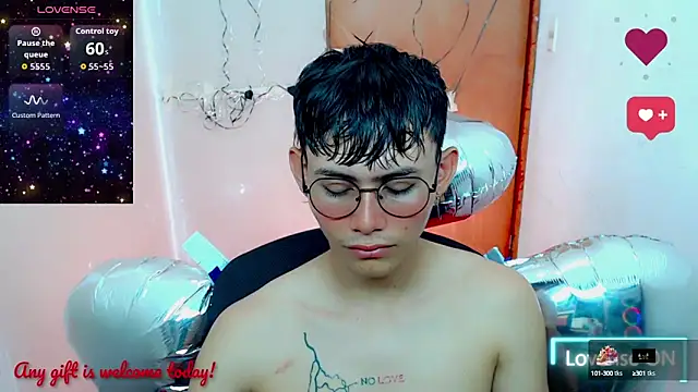 Snapshot of tanjiro_cute chatting on October 16, 10:23 am tanjiro cute online show from October 16, 10:23 am