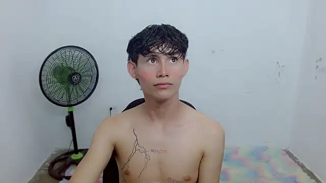 Snapshot of tanjiro_cute chatting on March 21, 12:51 am tanjiro cute online show from March 21, 12:51 am