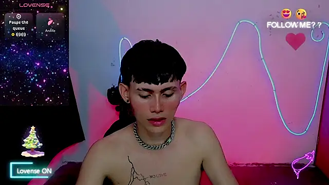 Snapshot of tanjiro_cute chatting on December 20, 8:39 am tanjiro cute online show from December 20, 8:39 am