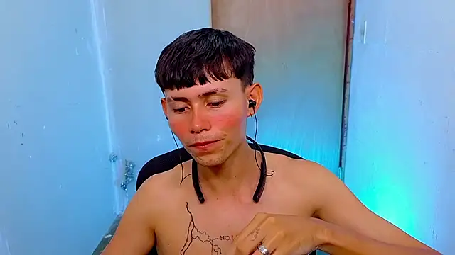 Snapshot of tanjiro_cute chatting on February 24, 3:40 am tanjiro cute online show from February 24, 3:40 am