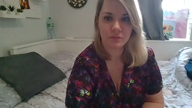 Snapshot of peach_x_powergirl chatting on December 6, 10:43 am peach x powergirl online show from December 6, 10:43 am