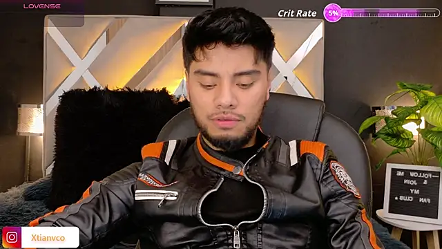 Snapshot of Tommidubois chatting on November 25, 3:51 am Tommidubois online show from November 25, 3:51 am