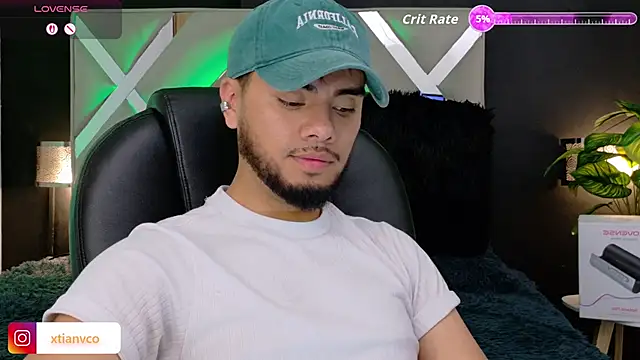 Snapshot of Tommidubois chatting on December 17, 4:06 am Tommidubois online show from December 17, 4:06 am