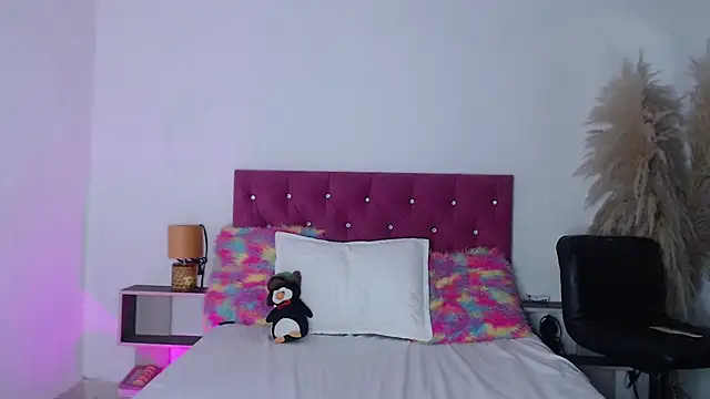 alinakiss online show from March 9, 2:21 pm