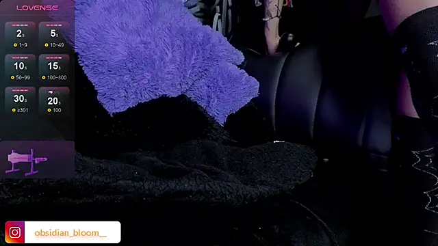 Snapshot of Alisson_Wynter chatting on June 25, 5:12 am Alisson Wynter online show from June 25, 5:12 am