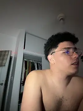 Snapshot of yosiiangell0311 chatting on December 7, 8:16 am yosiiangell0311 online show from December 7, 8:16 am