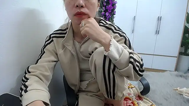 Snapshot of HotQueen chatting on March 8, 12:52 pm HotQueen online show from March 8, 12:52 pm
