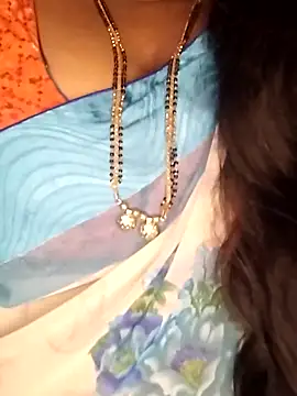 Snapshot of Sexy_Radhikaa chatting on December 17, 7:08 pm Sexy Radhikaa online show from December 17, 7:08 pm