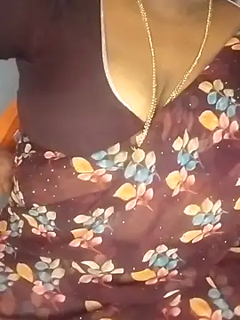 Snapshot of Sexy_Radhikaa chatting on September 27, 4:18 am Sexy Radhikaa online show from September 27, 4:18 am