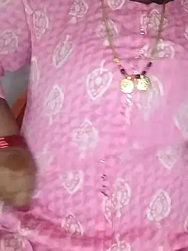 Snapshot of Sexy_Radhikaa chatting on October 31, 1:24 am Sexy Radhikaa online show from October 31, 1:24 am