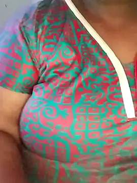 Snapshot of Sexy_Radhikaa chatting on June 10, 8:04 am Sexy Radhikaa online show from June 10, 8:04 am
