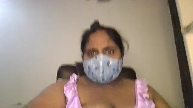 Snapshot of Sexy_Radhikaa chatting on July 17, 5:43 pm Sexy Radhikaa online show from July 17, 5:43 pm