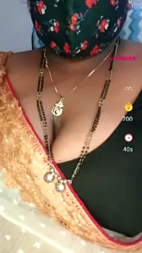 Snapshot of Sexy_Radhikaa chatting on July 2, 3:29 pm Sexy Radhikaa online show from July 2, 3:29 pm