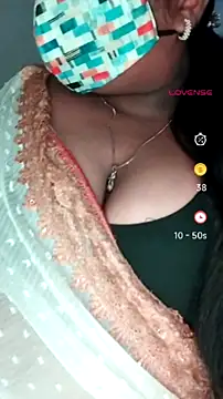 Snapshot of Sexy_Radhikaa chatting on July 10, 5:51 am Sexy Radhikaa online show from July 10, 5:51 am