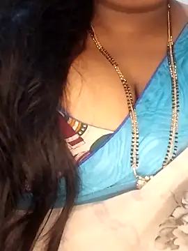 Snapshot of Sexy_Radhikaa chatting on December 14, 2:44 pm Sexy Radhikaa online show from December 14, 2:44 pm
