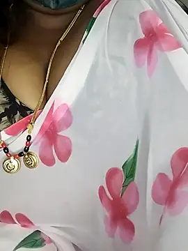 Snapshot of Sexy_Radhikaa chatting on November 12, 5:22 am Sexy Radhikaa online show from November 12, 5:22 am