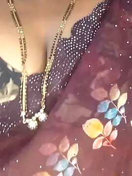 Snapshot of Sexy_Radhikaa chatting on November 29, 1:39 am Sexy Radhikaa online show from November 29, 1:39 am