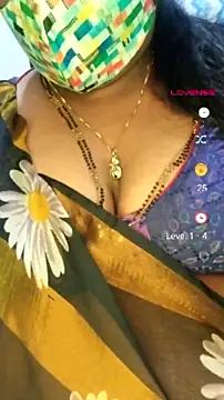 Snapshot of Sexy_Radhikaa chatting on July 2, 3:23 am Sexy Radhikaa online show from July 2, 3:23 am