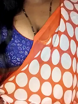 Snapshot of Sexy_Radhikaa chatting on September 27, 4:57 pm Sexy Radhikaa online show from September 27, 4:57 pm