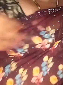 Snapshot of Sexy_Radhikaa chatting on November 28, 1:33 pm Sexy Radhikaa online show from November 28, 1:33 pm