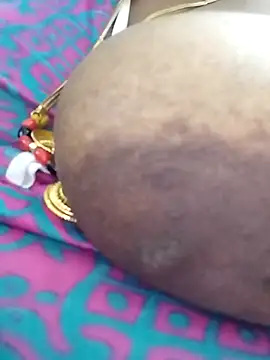 Snapshot of Sexy_Radhikaa chatting on December 4, 10:03 am Sexy Radhikaa online show from December 4, 10:03 am