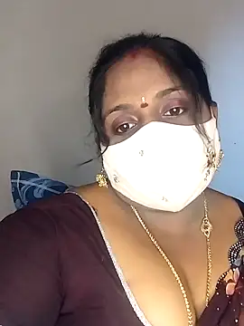 Snapshot of Sexy_Radhikaa chatting on February 27, 9:29 am Sexy Radhikaa online show from February 27, 9:29 am