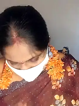 Snapshot of Sexy_Radhikaa chatting on March 2, 9:54 am Sexy Radhikaa online show from March 2, 9:54 am