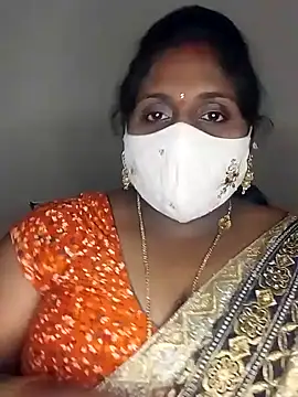 Snapshot of Sexy_Radhikaa chatting on February 25, 2:37 pm Sexy Radhikaa online show from February 25, 2:37 pm