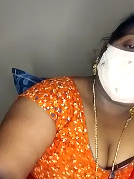 Snapshot of Sexy_Radhikaa chatting on February 26, 8:04 pm Sexy Radhikaa online show from February 26, 8:04 pm