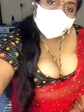 Snapshot of Sexy_Radhikaa chatting on February 6, 7:56 am Sexy Radhikaa online show from February 6, 7:56 am