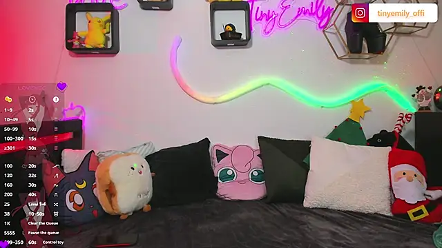 Snapshot of TinyEmily chatting on December 19, 3:30 pm TinyEmily online show from December 19, 3:30 pm