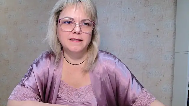 Snapshot of sweetsunset11 chatting on January 12, 3:57 am sweetsunset11 online show from January 12, 3:57 am