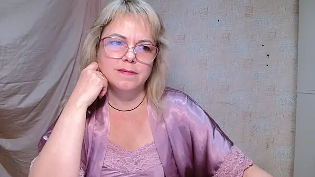 Snapshot of sweetsunset11 chatting on January 8, 2:06 am sweetsunset11 online show from January 8, 2:06 am