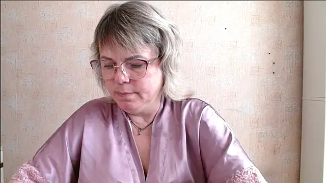 Snapshot of sweetsunset11 chatting on June 16, 3:45 pm sweetsunset11 online show from June 16, 3:45 pm