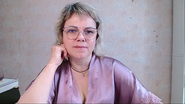 Snapshot of sweetsunset11 chatting on April 20, 1:03 pm sweetsunset11 online show from April 20, 1:03 pm