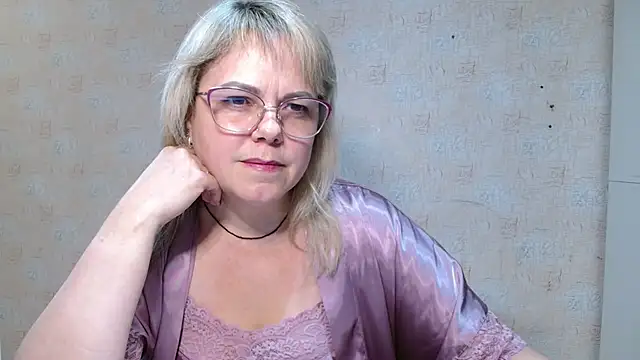 Snapshot of sweetsunset11 chatting on January 13, 1:37 pm sweetsunset11 online show from January 13, 1:37 pm