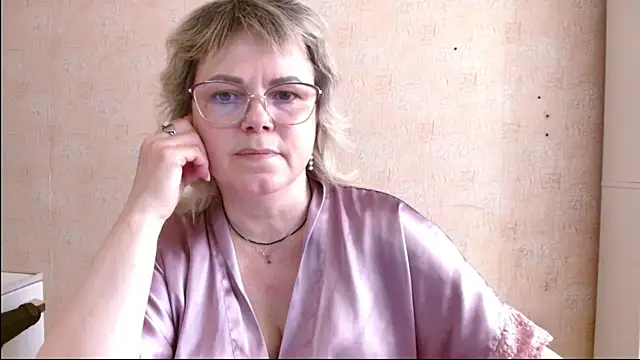 Snapshot of sweetsunset11 chatting on May 16, 1:10 pm sweetsunset11 online show from May 16, 1:10 pm