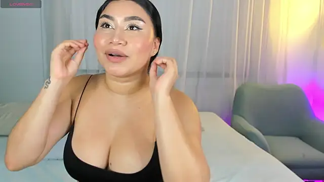 Snapshot of leylaclintonxx chatting on October 18, 2:19 pm leylaclintonxx online show from October 18, 2:19 pm