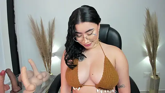 Snapshot of leylaclintonxx chatting on March 15, 10:11 pm leylaclintonxx online show from March 15, 10:11 pm